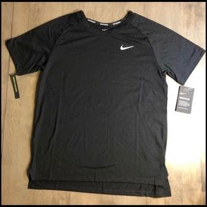 Women’s Medium Nike Running Shirt